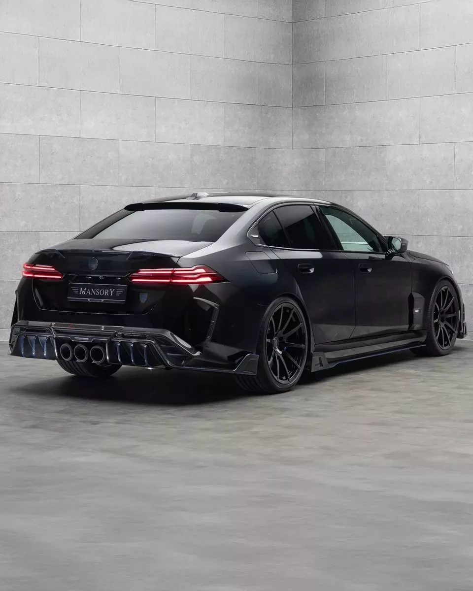 بی‌ ام‌ و M5 منصوری