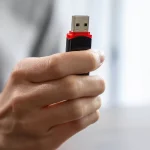 راهنمای خرید بهترین برند فلش مموری در بازار ۱۴۰۴