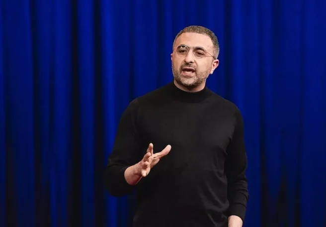 مدیر ارشد مایکروسافت درباره خودآگاهی تقلبی هوش مصنوعی هشدار می‌دهد