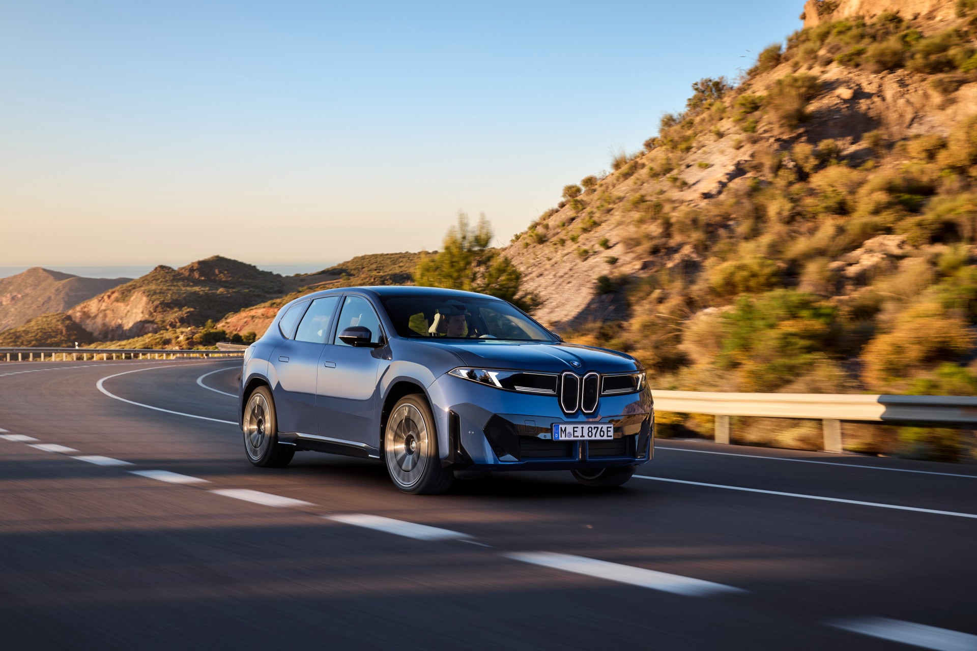 شاسی‌بلند پرادعای BMW iX3 رونمایی شد؛ مهم‌ترین ماشین بی‌ام‌و در چند دهه اخیر