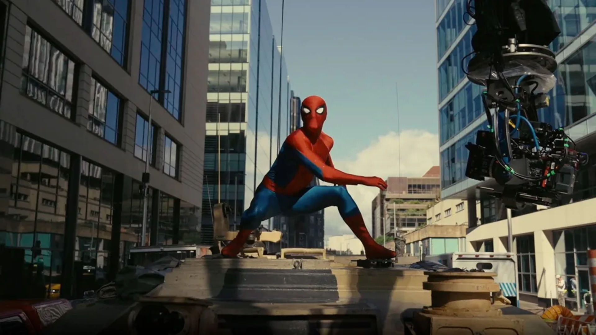 لباس مرد عنکبوتی در Spider-Man 4 با الهام از لباس‌های مگوایر و گارفیلد ساخته شده است