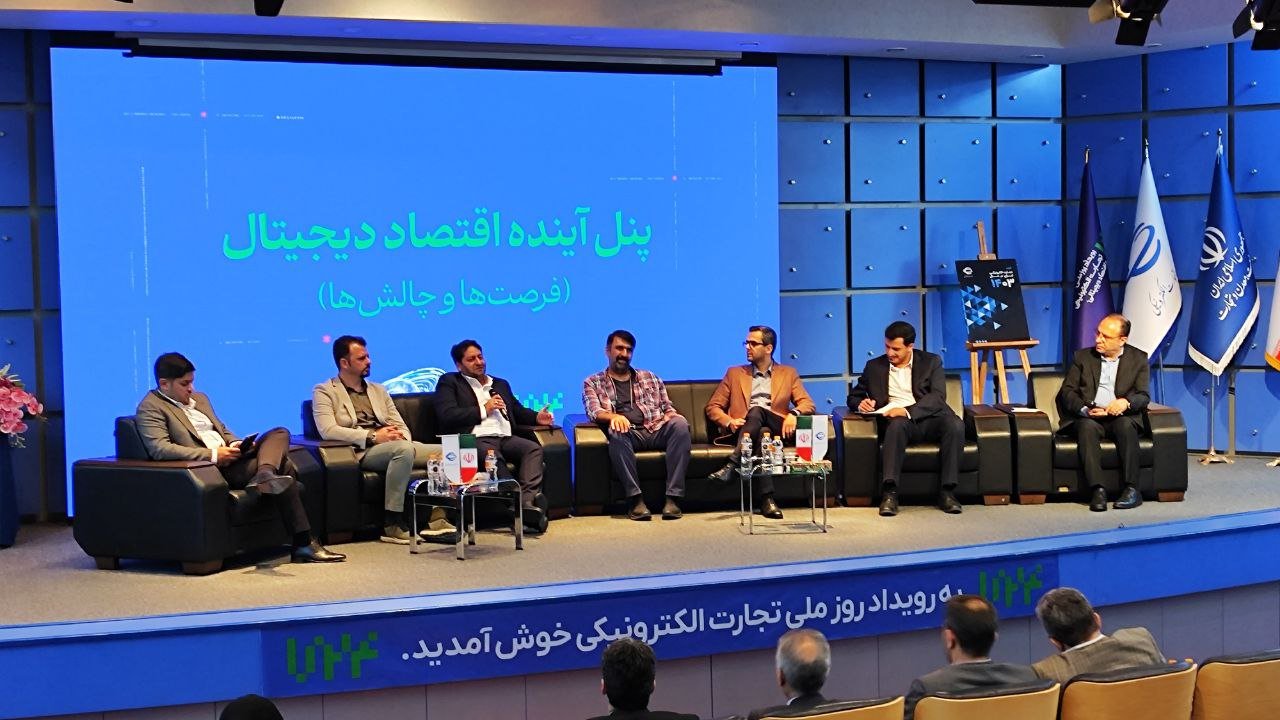 با حلوا حلوا گفتن دهان شیرین نمی‌شود