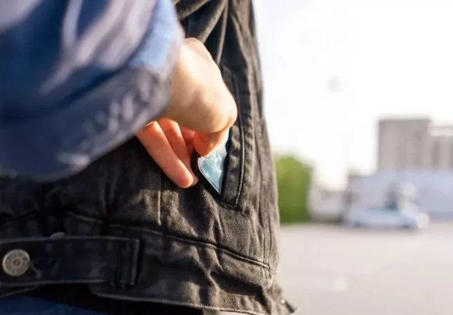 پارلمان بریتانیا اپل و گوگل را به سهل‌انگاری در مهار سرقت گوشی متهم کرد