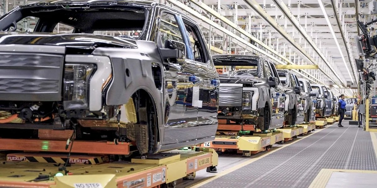 فورد تولید F-150 لایتنینگ را برای تمرکز روی پیکاپ‌های بنزینی متوقف می‌کند