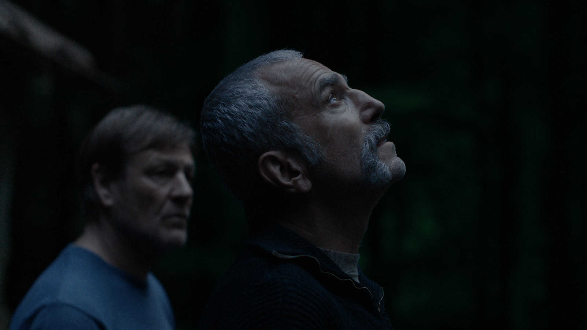 نقد فیلم آنمونی (Anemone) | بازگشت دنیل دیلوئیس به خاطر پسرش!