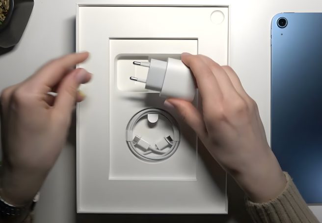 آیا تبلت‌های اپل همچون آیفون بدون شارژر عرضه می‌شوند؟