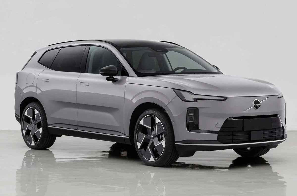 ولوو XC70 پلاگین هیبریدی با قیمت ۳۷۱۰۰ دلار در چین عرضه شد