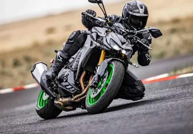 کاوازاکی Z1100 و Z1100 SE مدل ۲۰۲۶ معرفی شدند