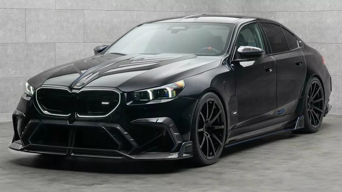 بی ام و M5 منصوری با ۸۳۸ اسب‌بخار قدرت و اگزوز سه‌گانه معرفی شد