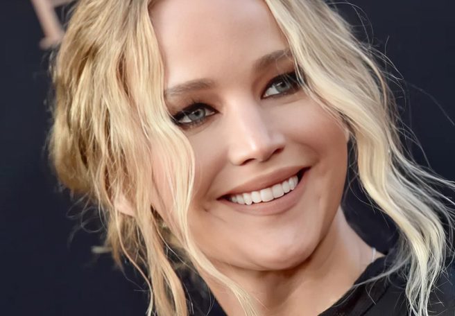 جنیفر لارنس از تاثیر کریستین بیل بر کاهش خجالت و ترس خود میگوید