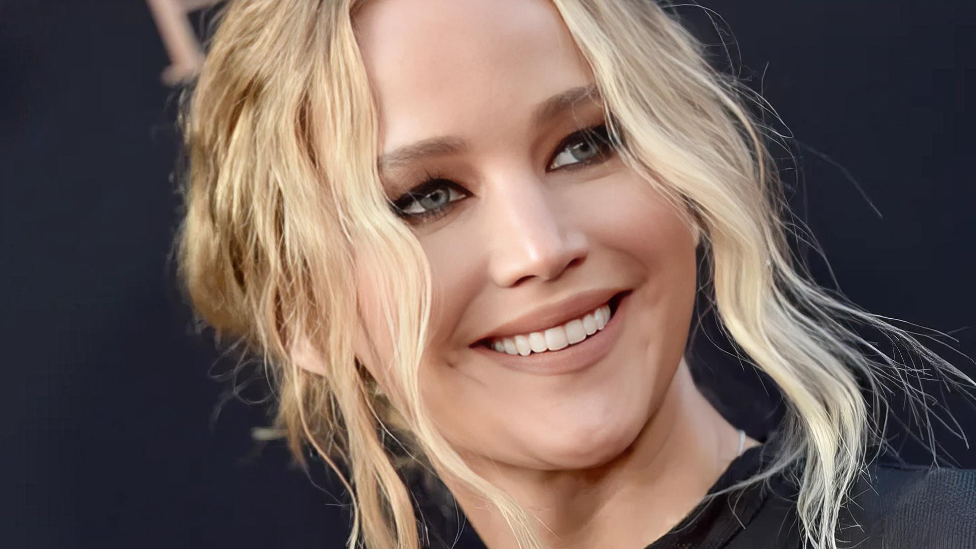 جنیفر لارنس از تاثیر کریستین بیل بر کاهش خجالت و ترس خود میگوید