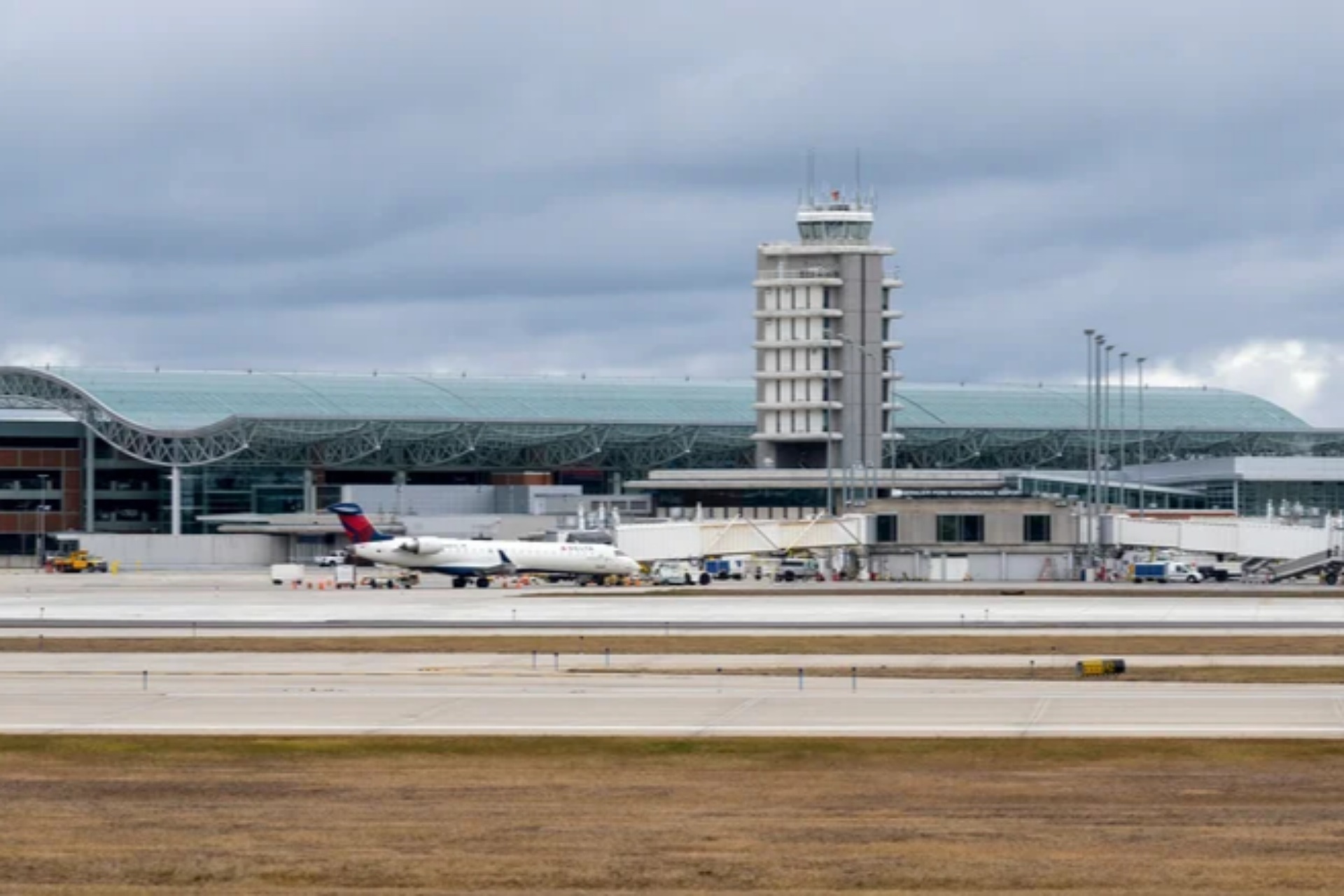 فرودگاه کوچکی که به دلیلی عجیب تحسین شد