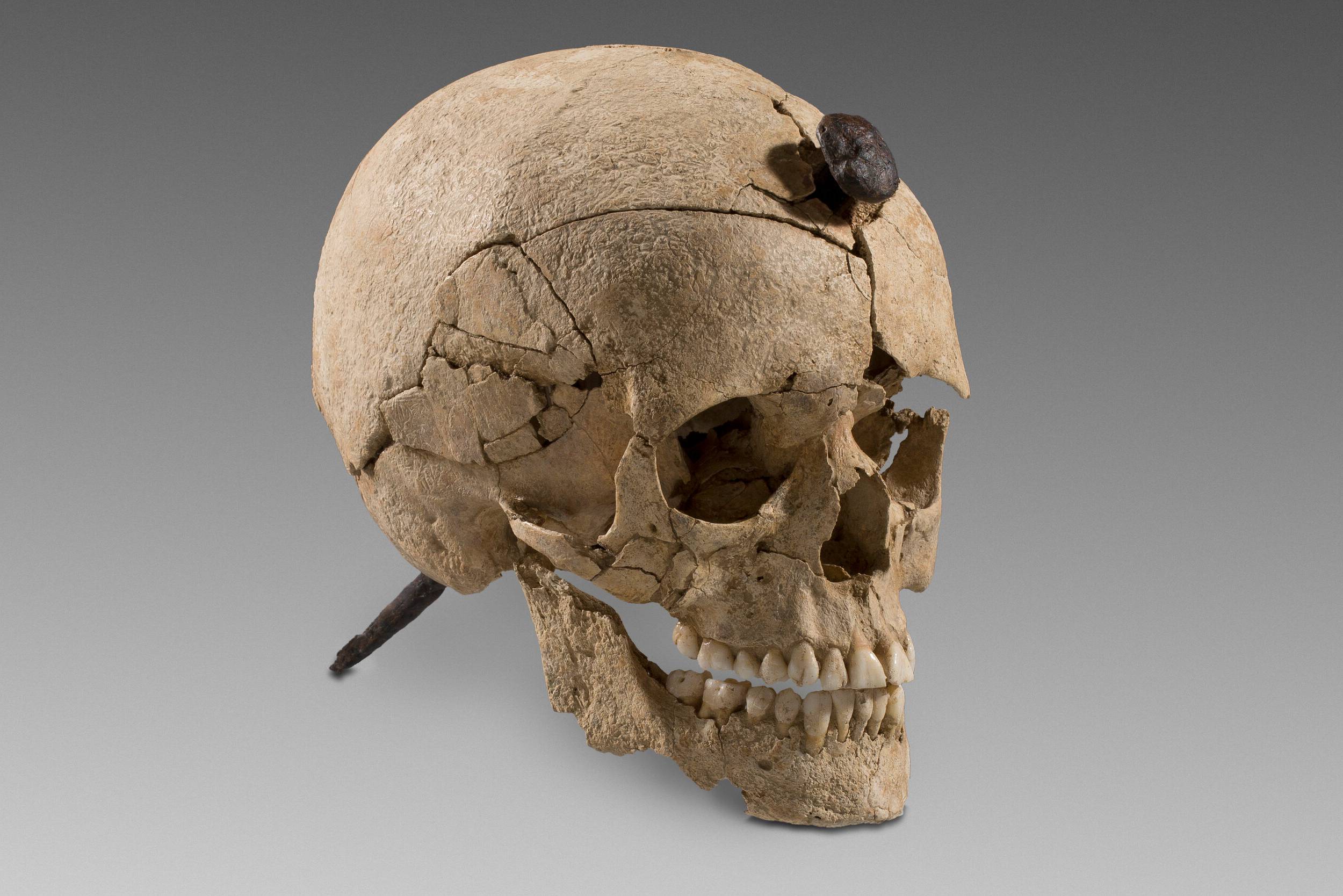 معمای جمجمه‌های میخ‌کوب‌شده در اسپانیا؛ یادبود نیاکان یا ابزار ترساندن دشمنان؟