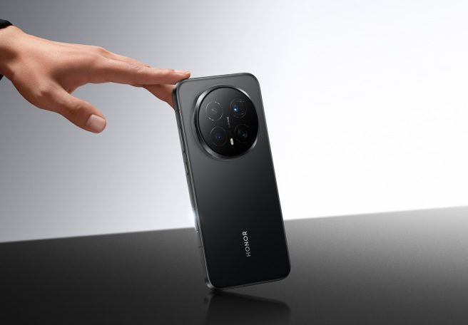 آنر مجیک ۸ اولترا با سیستم ارتباط ماهواره‌ای و شارژ ۱۲۰ وات رؤیت شد