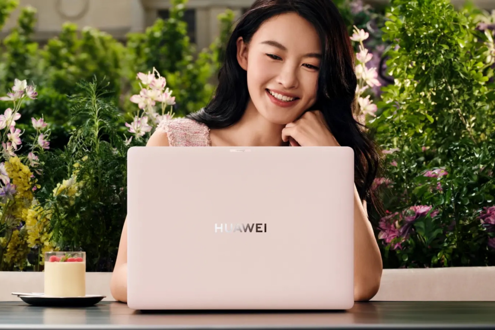 میت‌بوک پرو صورتی رونمایی شد؛ لپ‌تاپ هیجان‌انگیز هواوی