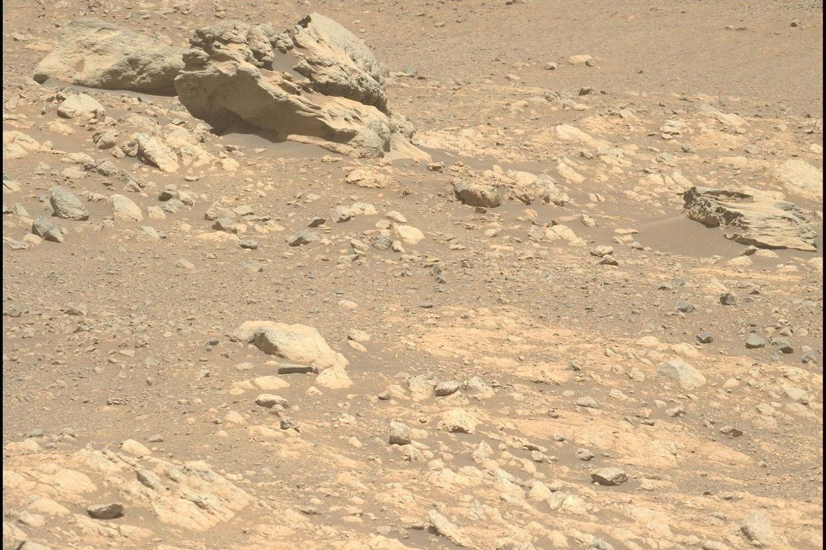 مریخ‌نورد پرسویرنس سنگی را در مریخ یافته است که به آنجا تعلق ندارد