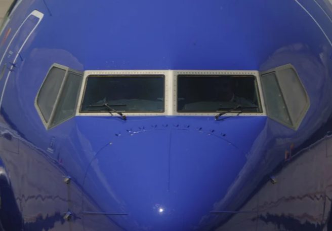 شکستن شیشه جلو هواپیما چه عواقبی دارد؟