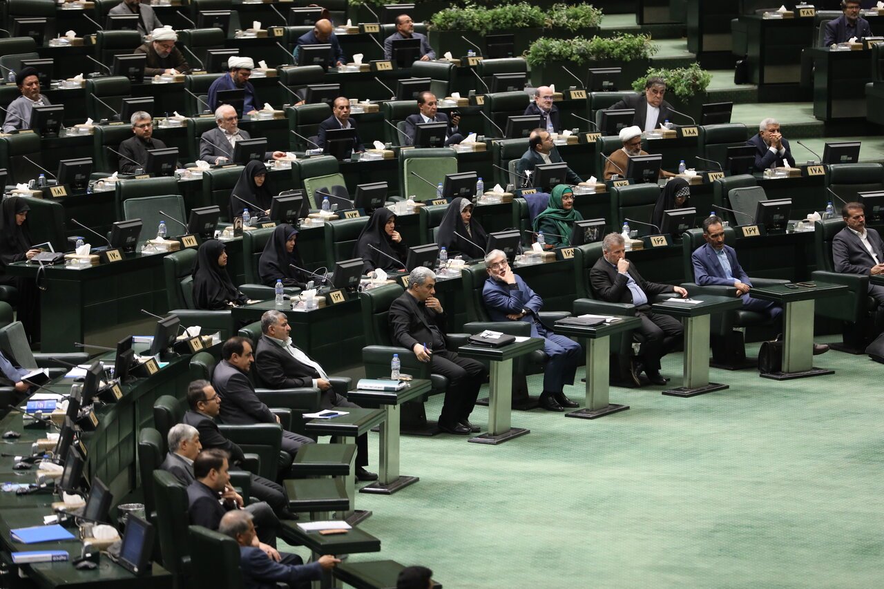 مجلس وزارت ارتباطات را مکلف به ایجاد بازارگاه ملی هوش مصنوعی کرد