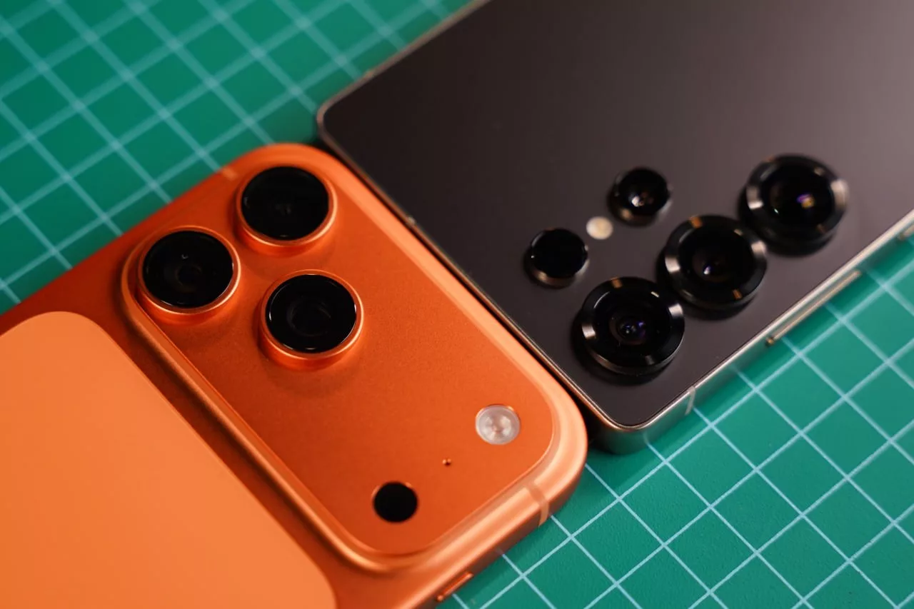 مقایسه آیفون 17 پرومکس و S25 اولترا: جنگ پرچمدارها