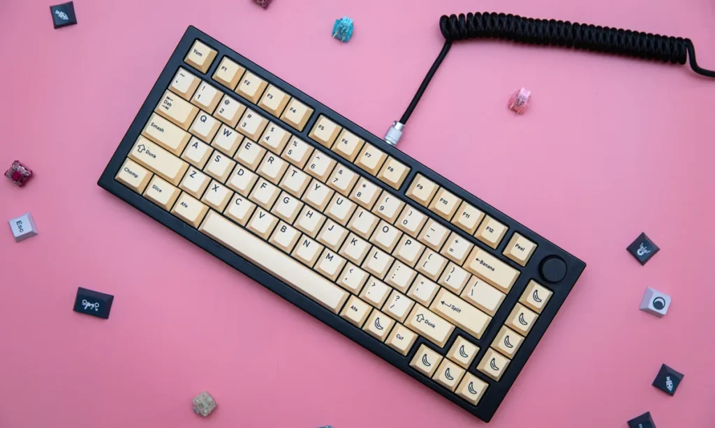 لنوو احتمالاً در CES 2026 از کیبوردی با قابلیت شارژ با نور فضای داخلی رونمایی میکند