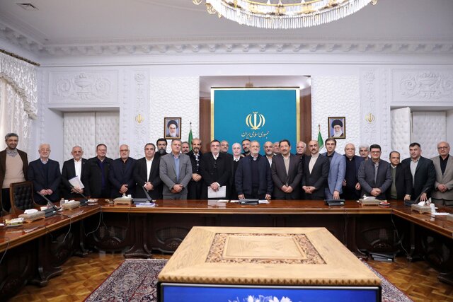 پزشکیان در نشست با فعالان اصناف