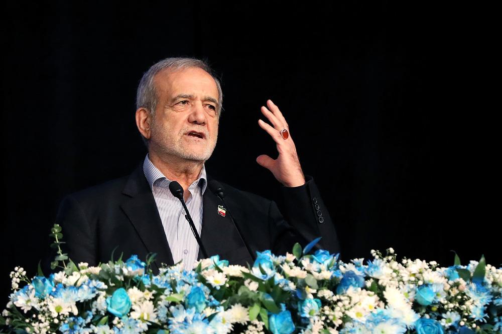 پزشکیان: مرگ سالانه ۱۷ هزار نفر در تصادفات قابلقبول نیست؛ این آمار مثل سقوط مداوم هواپیماست