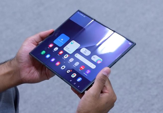 لولای مستحکم گلکسی زد ترای‌فولد پس از ۱۵۰ هزار بار تاشدن، تسلیم شد