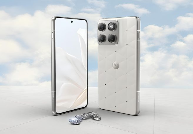 «جواهر» موتورولا؛ مدل سفارشی اج ۷۰ به ۱۴ کریستال سواروفسکی مزین است