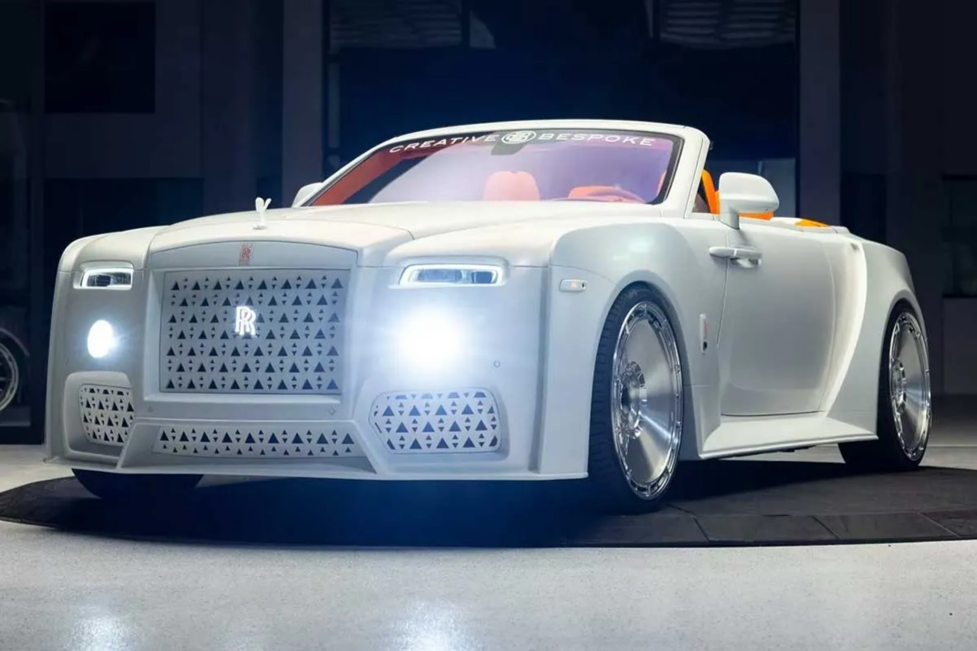 مدل سفارشی خودرو رولزرویس شبیه سفینه فضایی است!