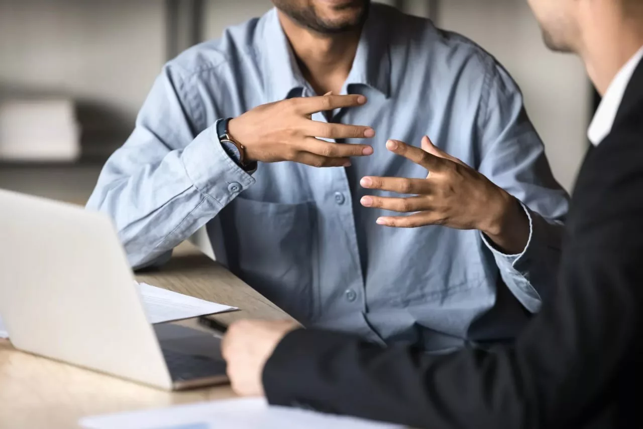 تحقیق جدید: حرکت مناسب دست‌ها حین گفتگو اثرگذاری حرف‌های شما را بیشتر می‌کند