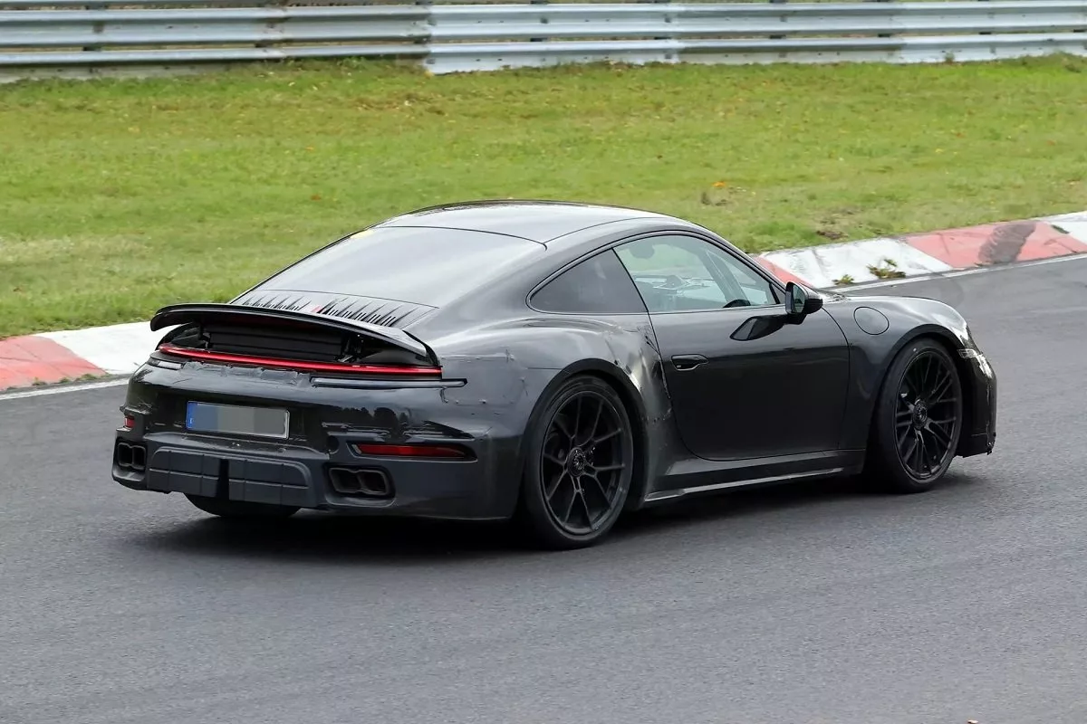 پورشه ۹۱۱ توربو احتمالاً در نسخه تورینگ عرضه خواهد شد