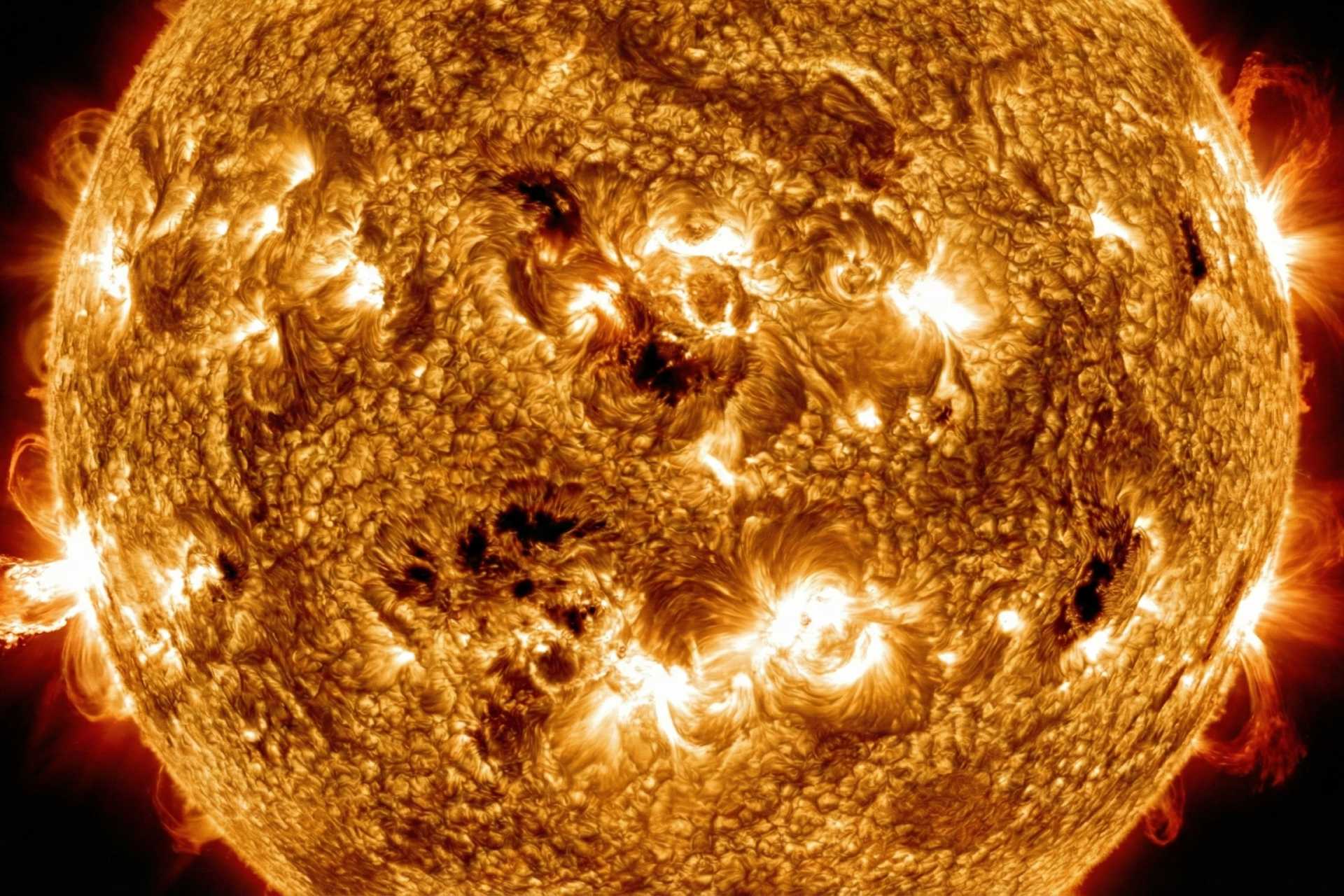 قطر خورشید تقریباً صد برابر زمین است؛ پس چرا «ستاره کوتوله» نامیده میشود؟