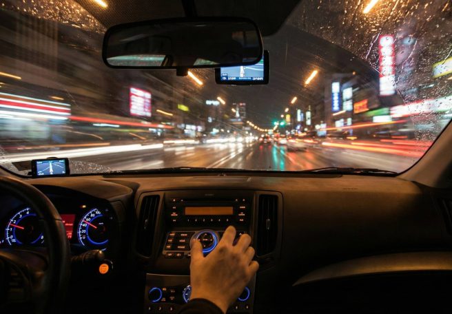 موسیقی حین رانندگی روی مغز شما اثر می‌گذارد؛ اما نه همیشه آن‌طور که انتظار دارید