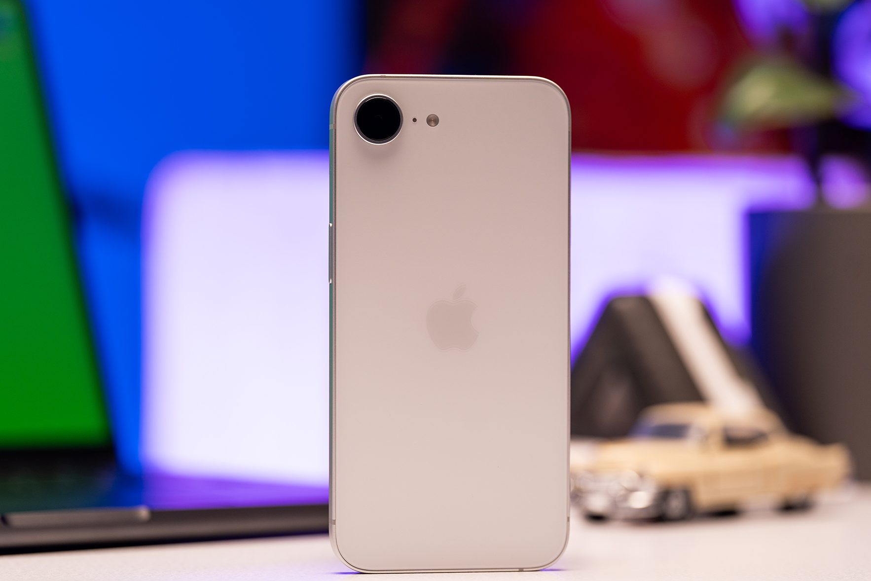 مدل جدید آیفون «خیلی زود» رونمایی می‌شود