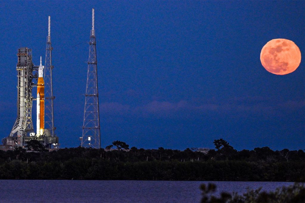 بازگشت به ماه؛ ماموریت تاریخی آرتمیس ۲ احتمالاً ۱۵ اسفند پرتاب میشود