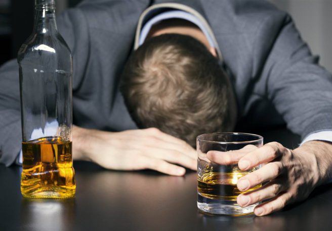 حتی مصرف مقدار کم الکل هم می‌تواند به مغز آسیب بزند