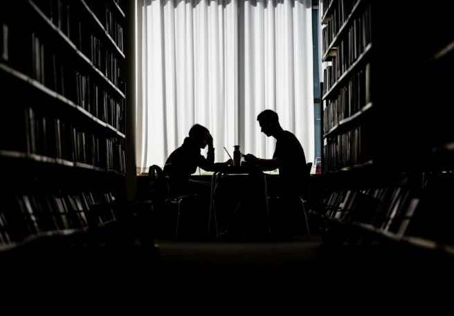 کتاب‌های انسانی، کالای لوکس آینده؛ هوش مصنوعی جای نویسندگان را می‌گیرد؟